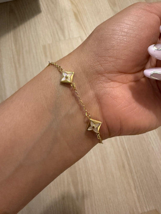Dainty Luxe V Bracelet